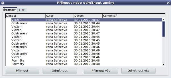 Otevřené okno na přijmutí nebo odmítnutí změn v dokumentu