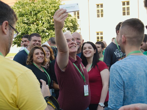 Usmívejte se, uděláme si selfie (nebo tedy spíše groupie)…