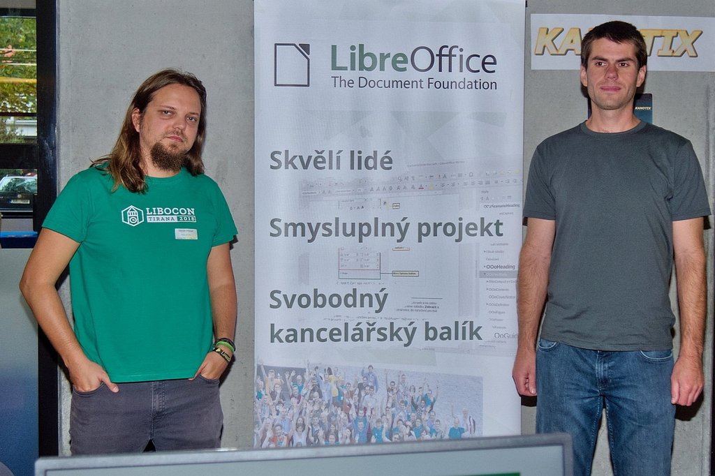 Zdeněk Crhonek a Stanislav Horáček na stánku LibreOffice