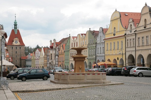 Město Domažlice, náměstí Míru (wikimedia.org)